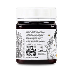 1839 Manuka Honey jar side view highlights premium packaging.