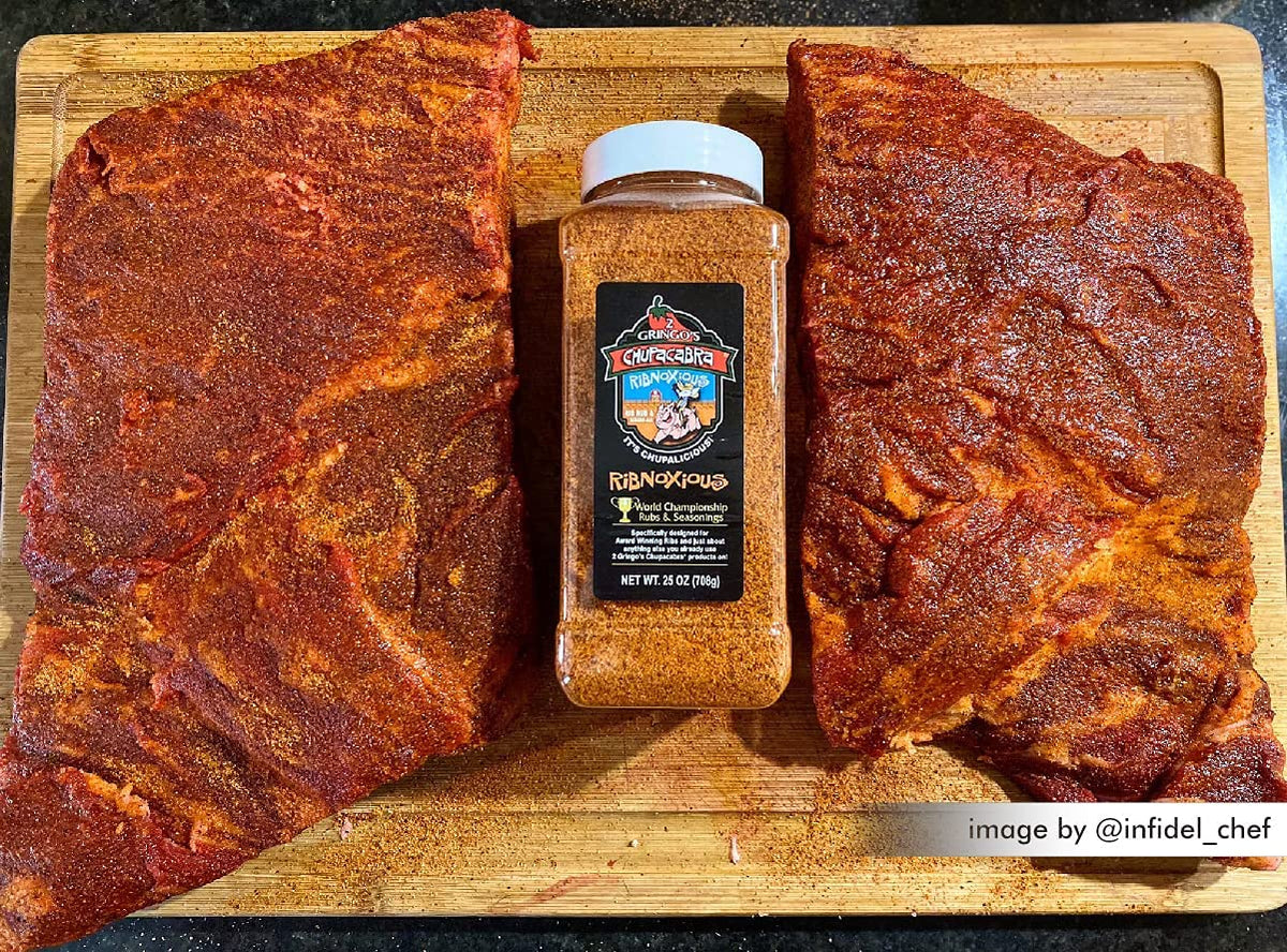 2 Gringos Chupacabra Ribnoxious Rub shaker-friendly bottle for easy seasoning