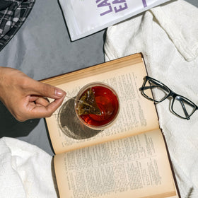 20 Leaves Organic tea bags in resealable bag—keeps freshness for on-the-go moments.