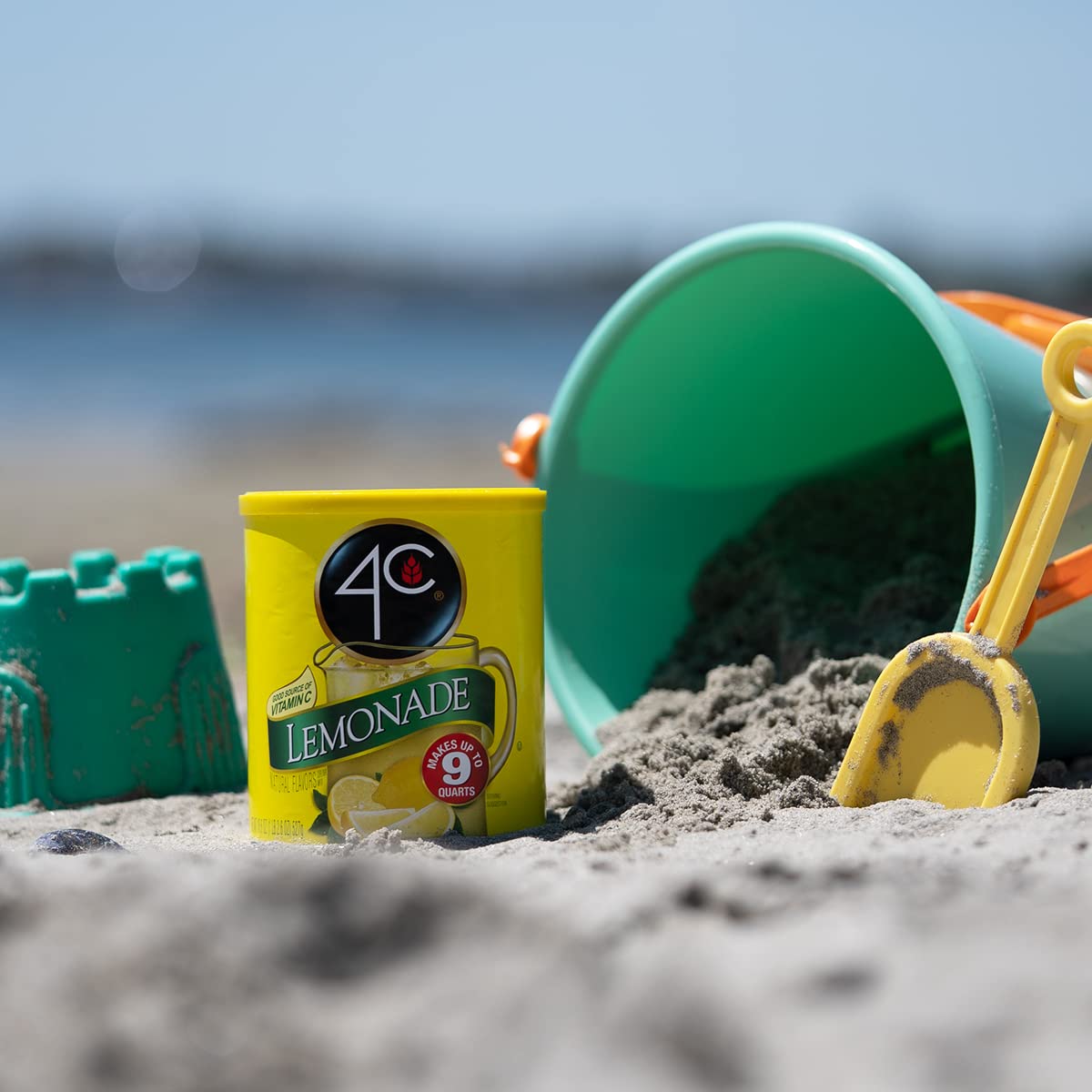 Measuring scoop included with 4C lemonade canister for precise mixing