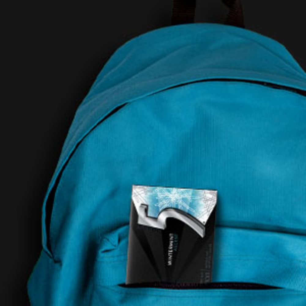 5 Gum dispensed sticks close-up highlighting sugar-free mint flavor
