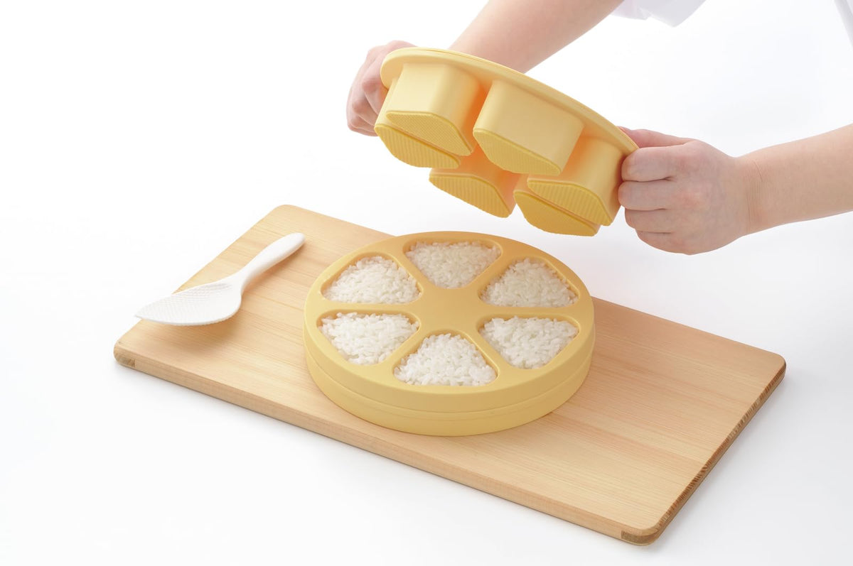 Akebono Sangyo CH-2110 onigiri maker press ensures even, uniform shapes.