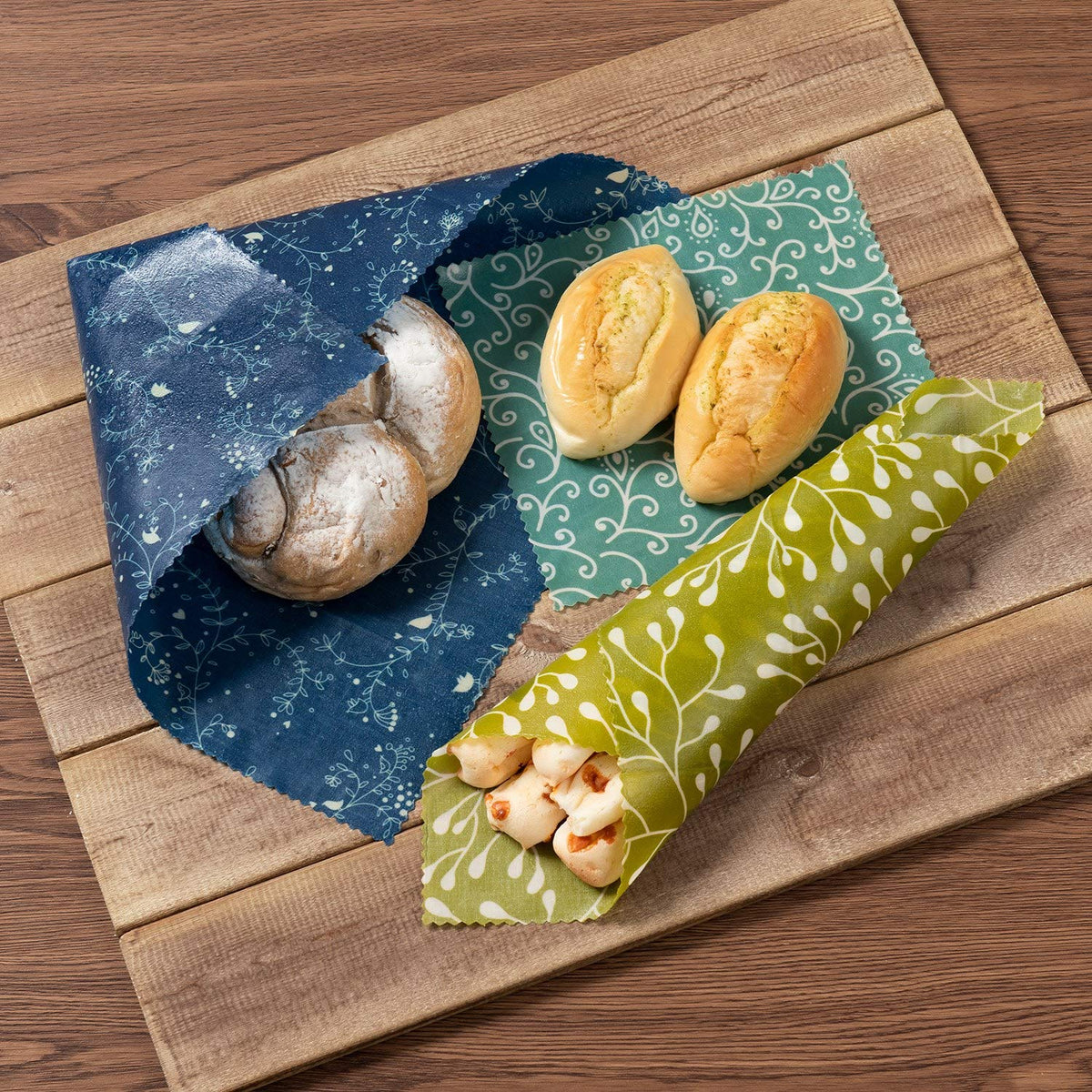 Akeeko extra-large wrap protecting fruit for travel and fridge.