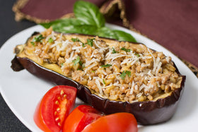 Ingredient close-up highlights protein, fiber, and iron in Alessi Farro