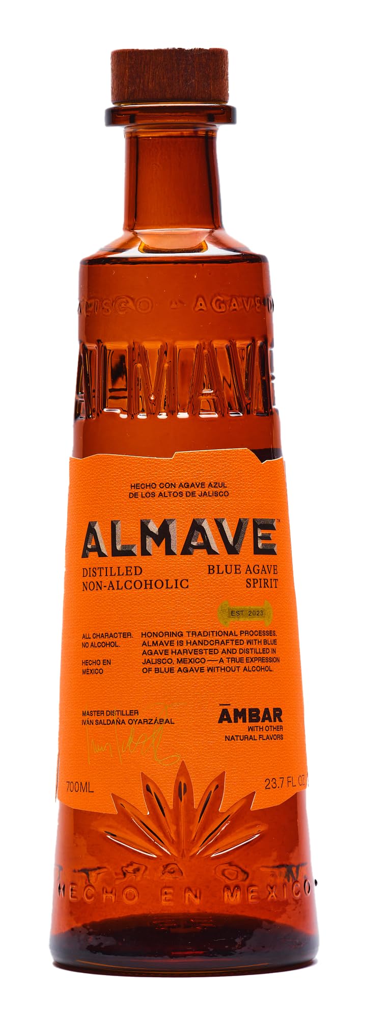 ALMAVE Ámbar amber bottle close-up, ideal for sipping neat or on the rocks.