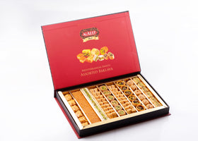 Alreef Baklava 800g close-up layered pastry with nuts for rich flavor
