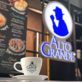 Alto Grande on a kitchen counter ready for a quick espresso