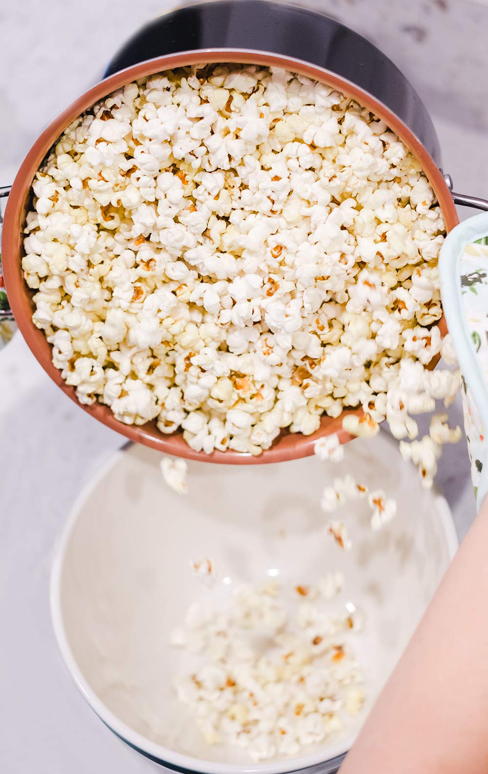 Amish Country Popcorn Coconut Oil for versatile kitchen use including baking and sautéing.