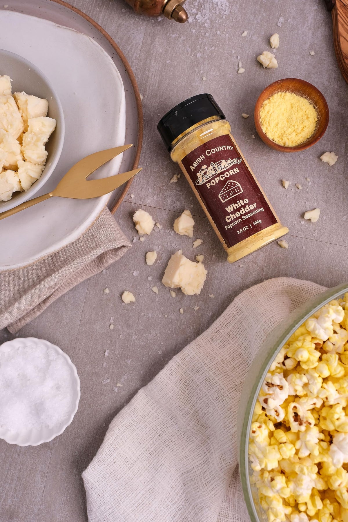 Amish Country Popcorn Non-GMO seal signals product safety.