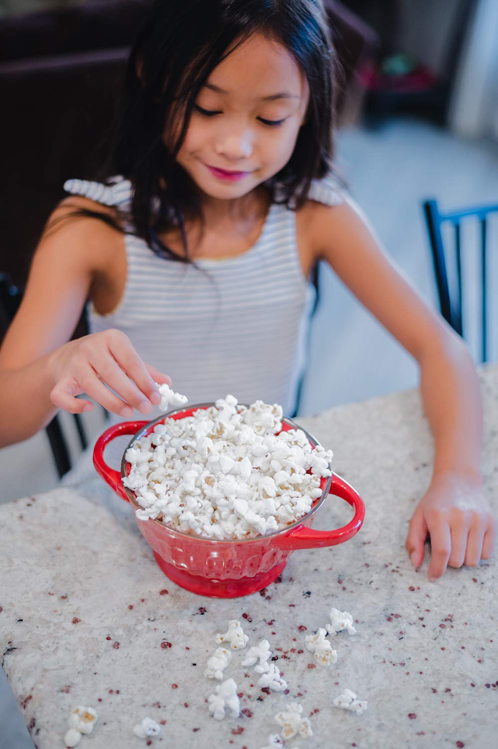 Amish Country Popcorn storage container keeps kernels fresh longer.