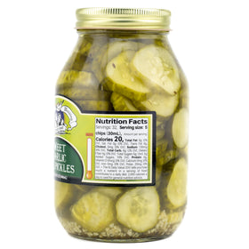 32 oz Amish Wedding Sweet Garlic Dill Pickles jar ready for serving.