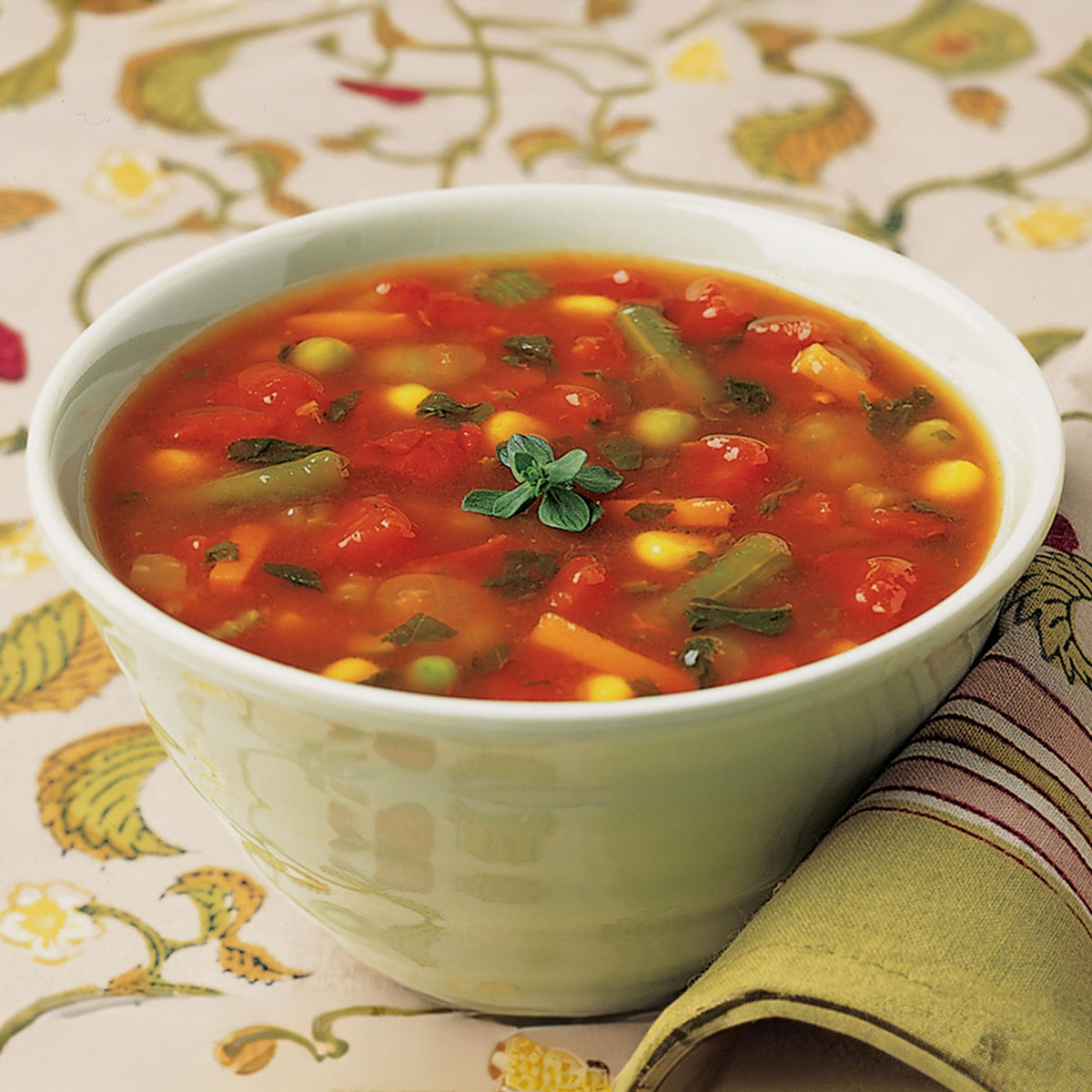 Amy's soup with organic vegetables and diced tomatoes highlighting fresh ingredients.