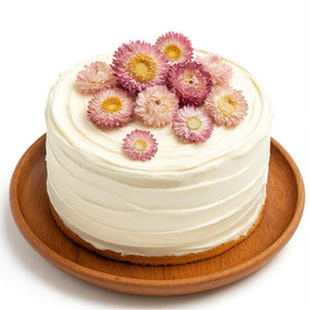 Andekas wedding-friendly decorations with dried petals add subtle, artisanal flair to cake displays.