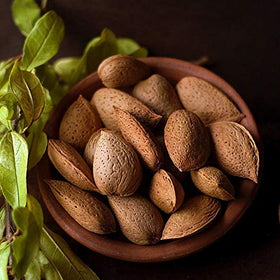 California jumbo almonds in shell by Anna and Sarah ideal for baking and topping.