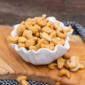 Ingredients and nutrition panel for Anna and Sarah cashews roasted salted, aiding informed snacking.