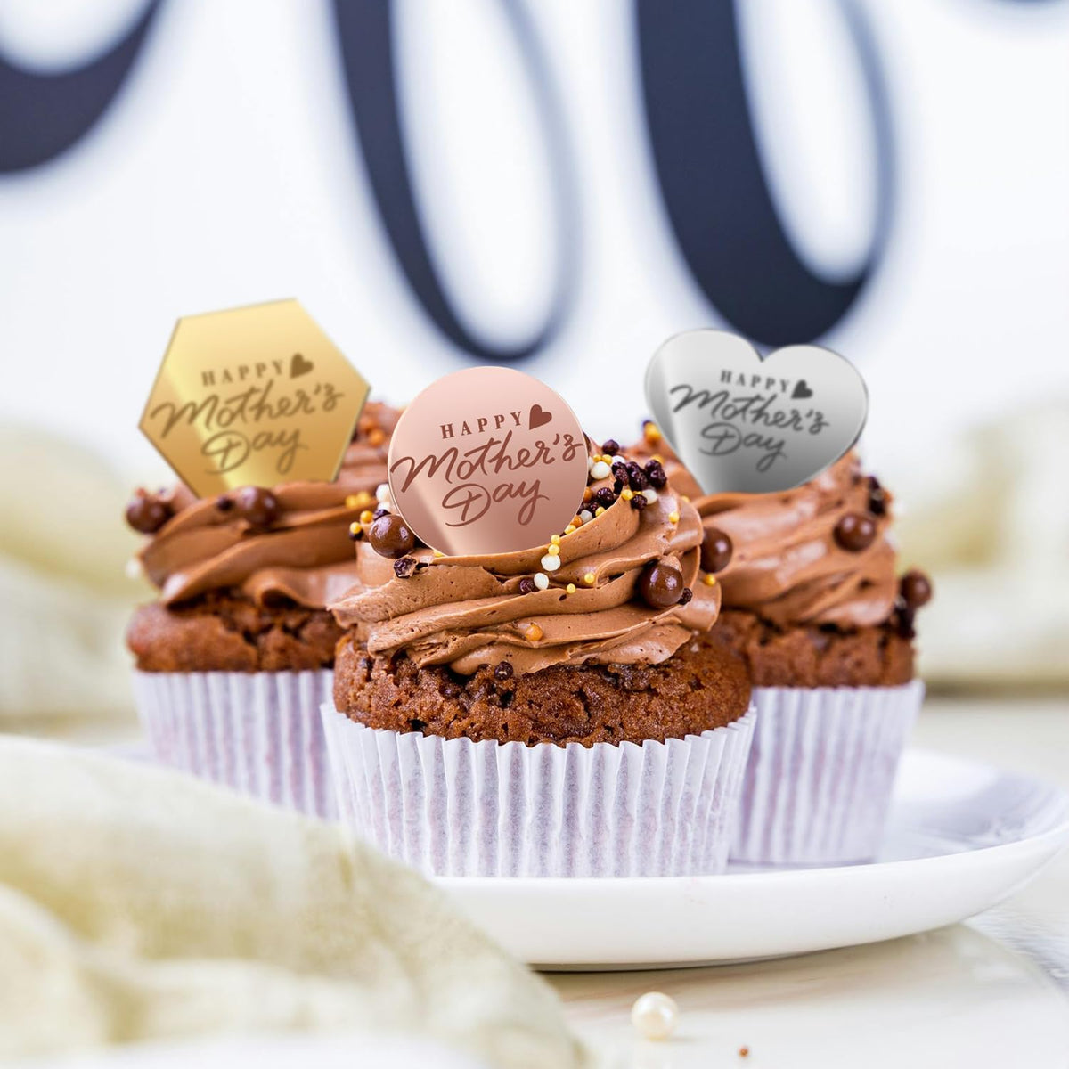 Ansee cake toppers insert easily and stay securely during events.
