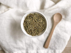 Anthony's Organic Dried Rosemary Leaves on spice shelf signals versatile seasoning.