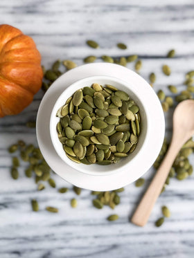 Anthony's Organic Pumpkin Seeds 2 lb salad idea showing crunchy topping.