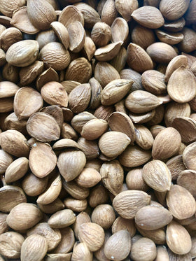 Face scrub mix with Apricot Bitter Kernel Meal for smoother, refreshed skin.