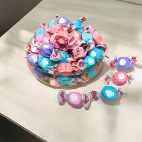Assortit Berries & Creme Taffy Raspberry Bundle delivers gluten-free indulgence for snacking