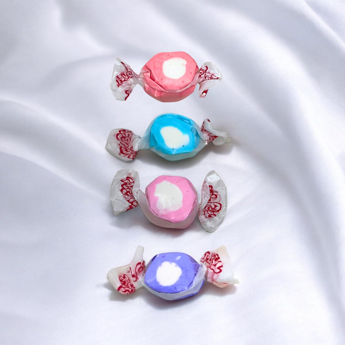 Assortit Berries & Creme Taffy Strawberry Bundle provides soft, fruity treats for gifting