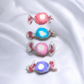 Assortit Berries & Creme Taffy Strawberry Bundle provides soft, fruity treats for gifting