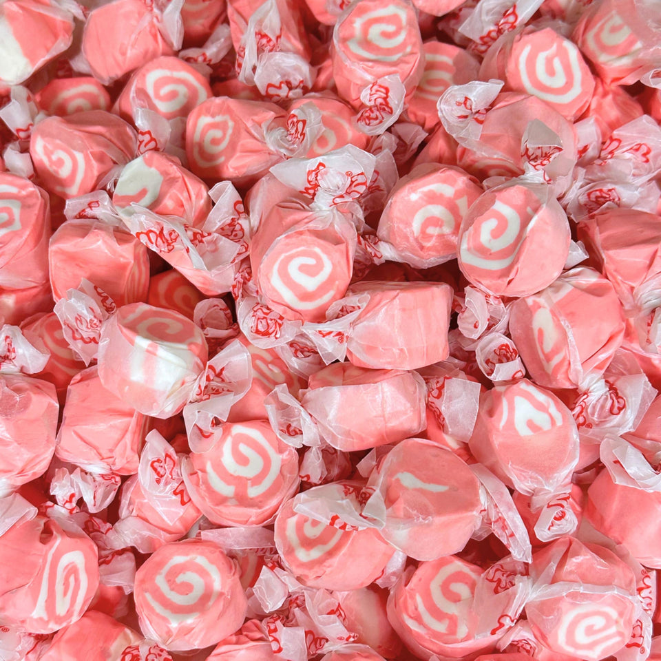 Assortit premium cinnamon taffy, soft-chewy focus, ideal for snacking.