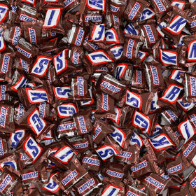 Assortit Snickers Miniatures bulk 24oz pack for parties and trick-or-treating.