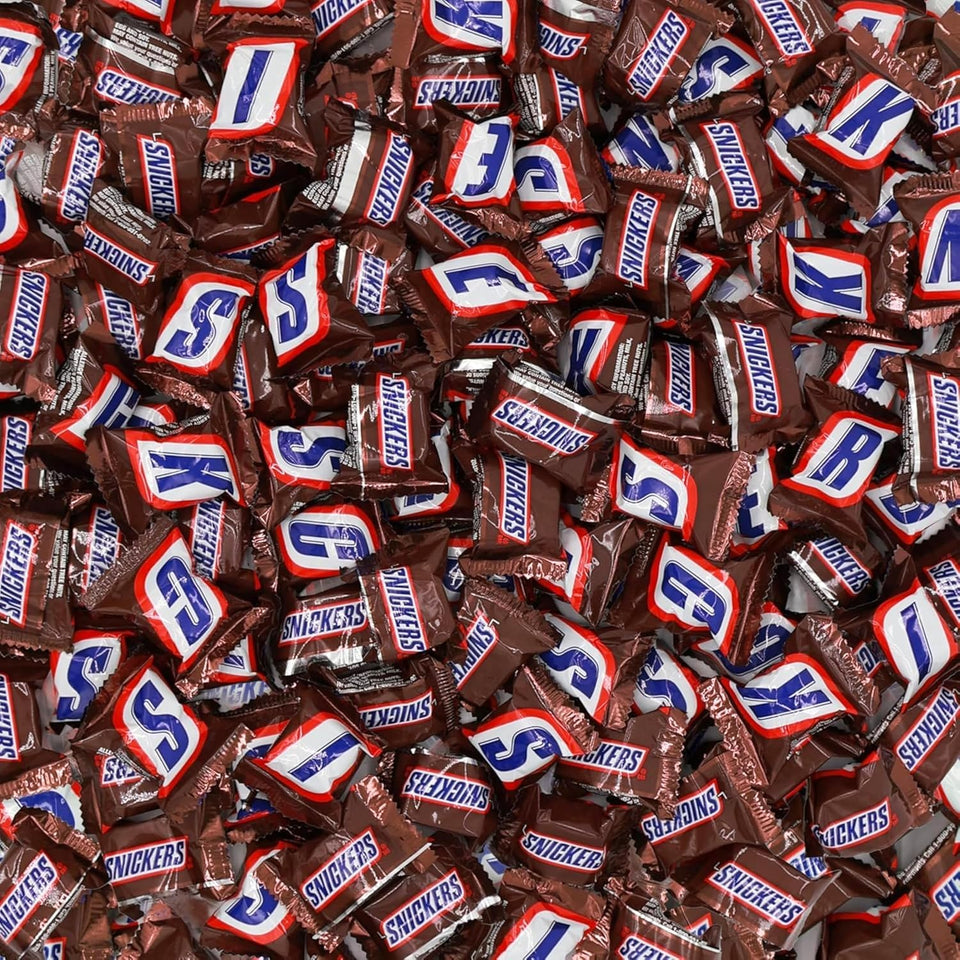 Assortit Snickers Miniatures bulk 24oz pack for parties and trick-or-treating.