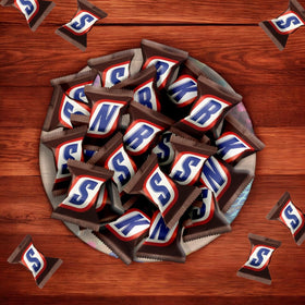 Assortit Snickers Miniatures individually wrapped bites ideal for candy bowls.