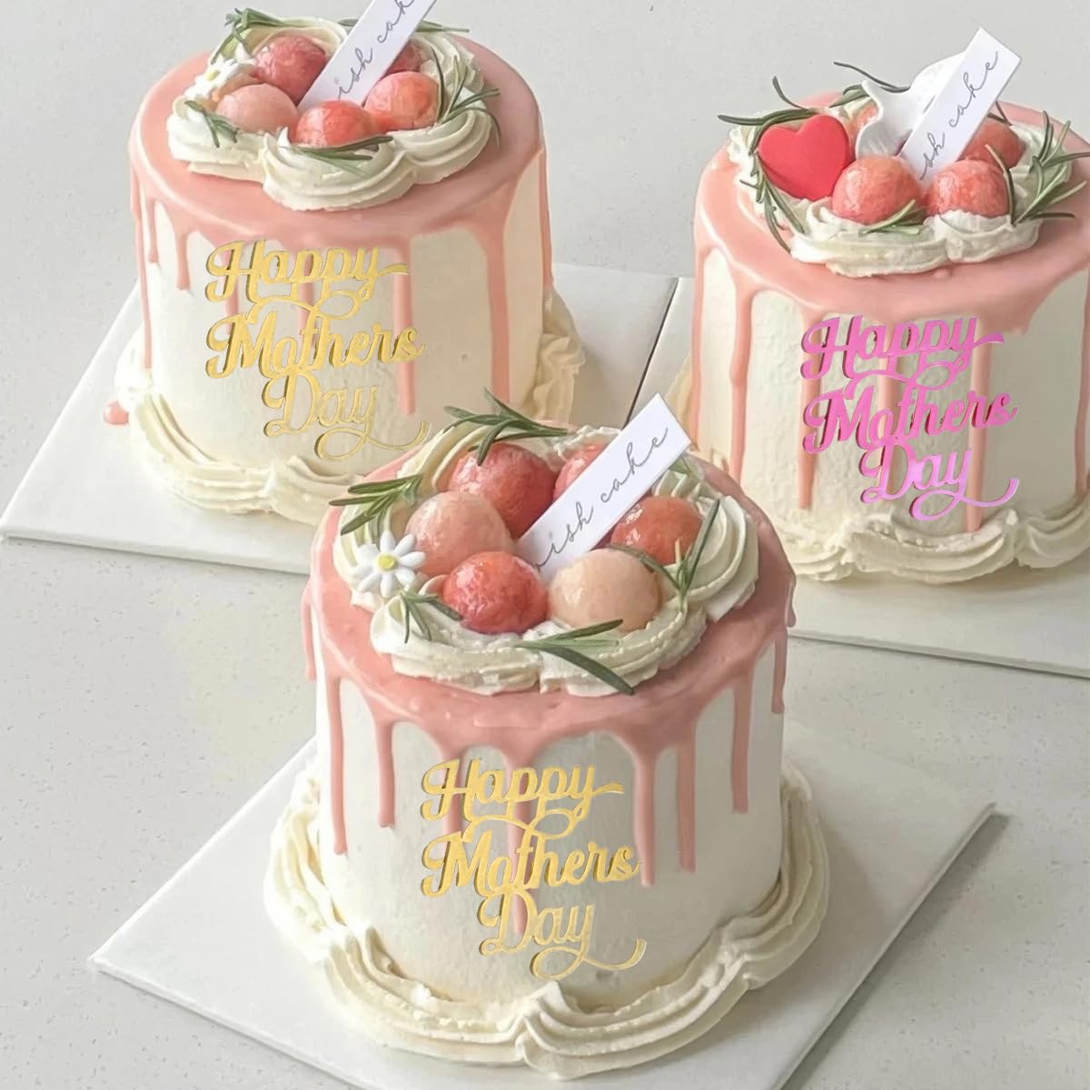 AUOCATTAIL Cake and dessert toppers create a polished party display.