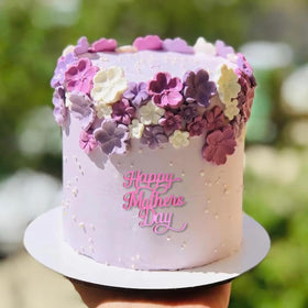 AUOCATTAIL Mother’s Day decorations elevate centerpieces for elegant tables.