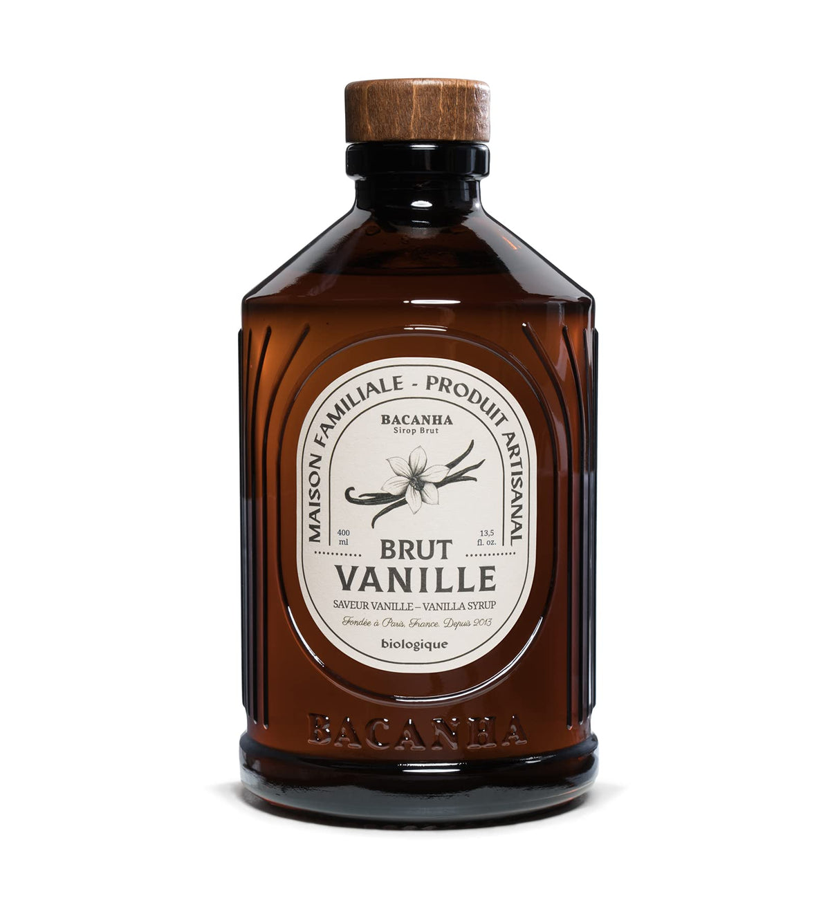 Bacanha Organic Vanilla Syrup bottle on a café setup, ideal for premium coffee.