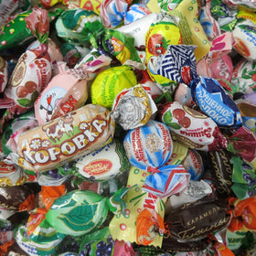 Back To USSR Candy Mix caramel slice adds rich sweetness, ideal for coffee breaks.
