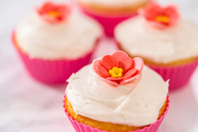 Bakerpan vanilla-flavored gum paste aroma and decorating use