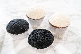Bakerpan fondant provides a smooth, professional finish when used to cover cakes.