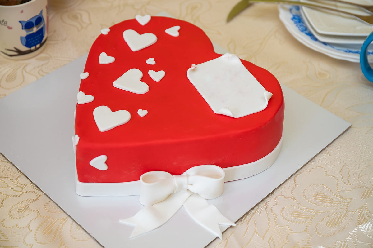 Bakerpan ready-to-roll fondant delivers a flawless finish on cakes.