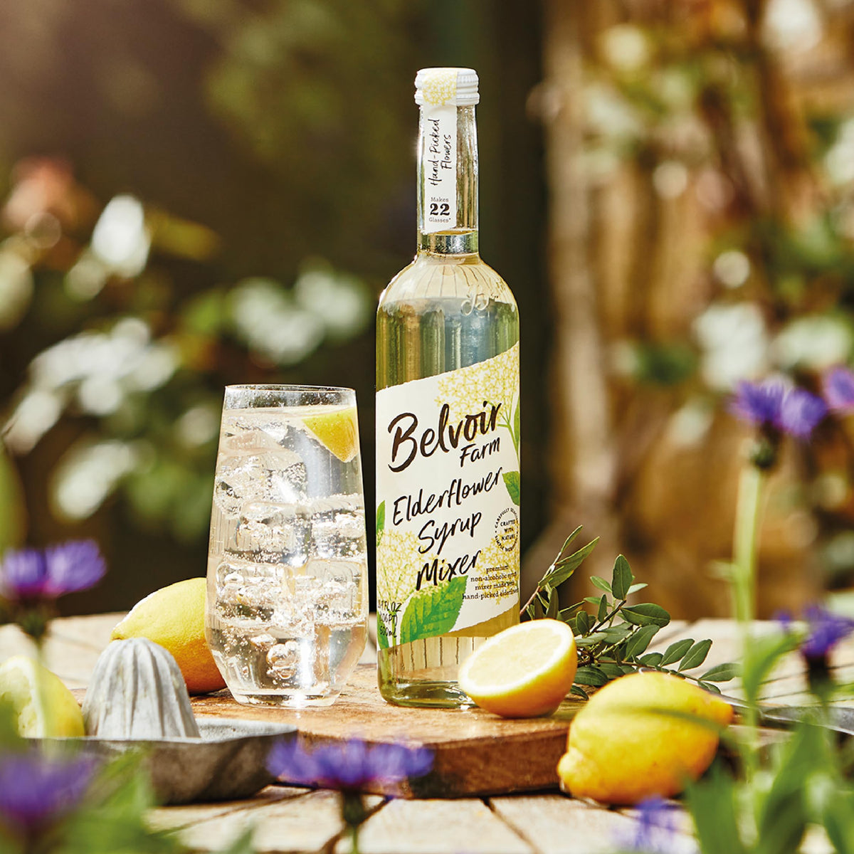 Serving suggestion with mint and ice for a floral sip