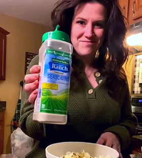 BETRULIGHT Ranch Seasoning Powder dispensing pour shows convenient use