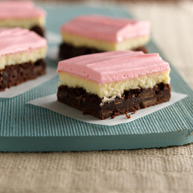 Betty Crocker gluten-free Strawberry Mist Frosting tub for quick desserts