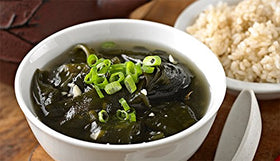 Bibigo Miyeok-Guk serving bowl steaming for a warm, ready-to-eat lunch.