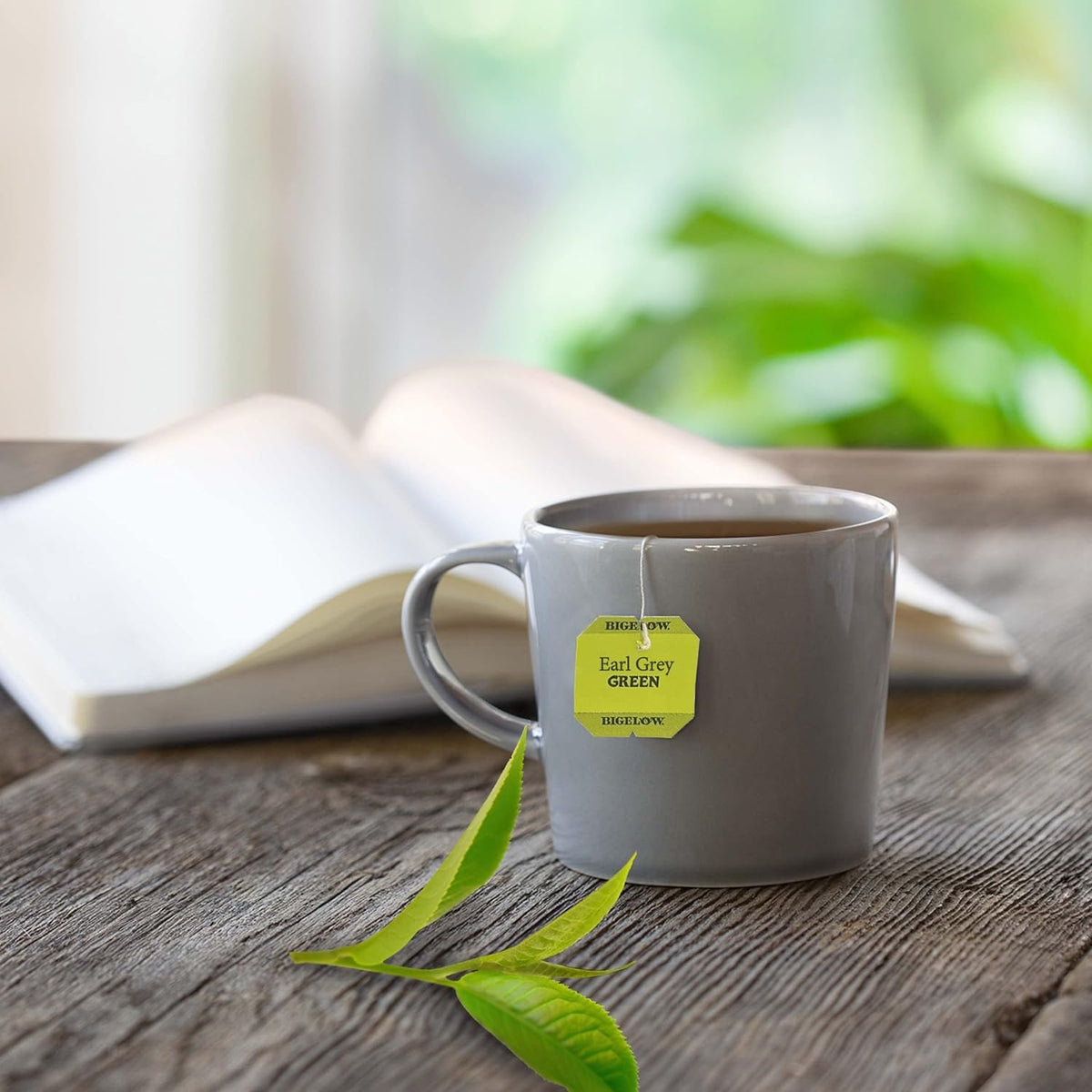 Bigelow Earl Grey Green Tea boxes show six-pack convenience.