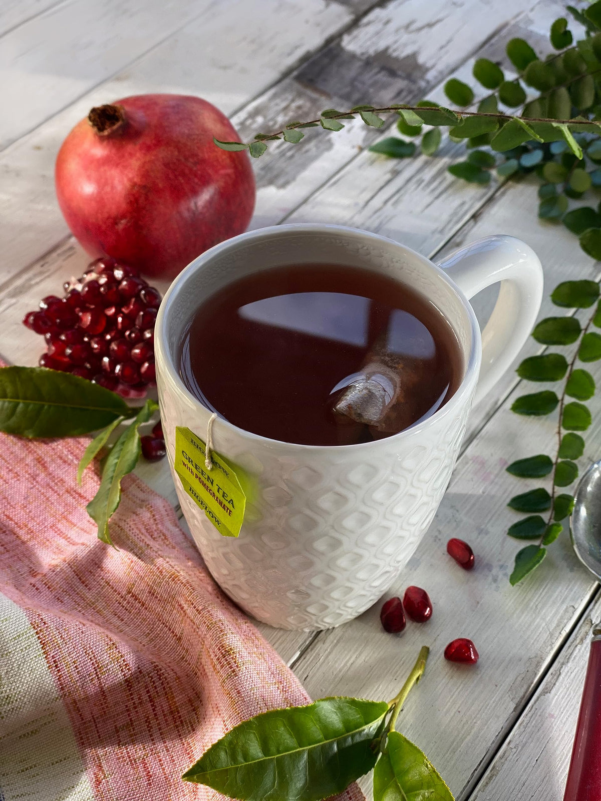 Front view of the Bigelow Green Tea with Pomegranate box showing 120-count pack.