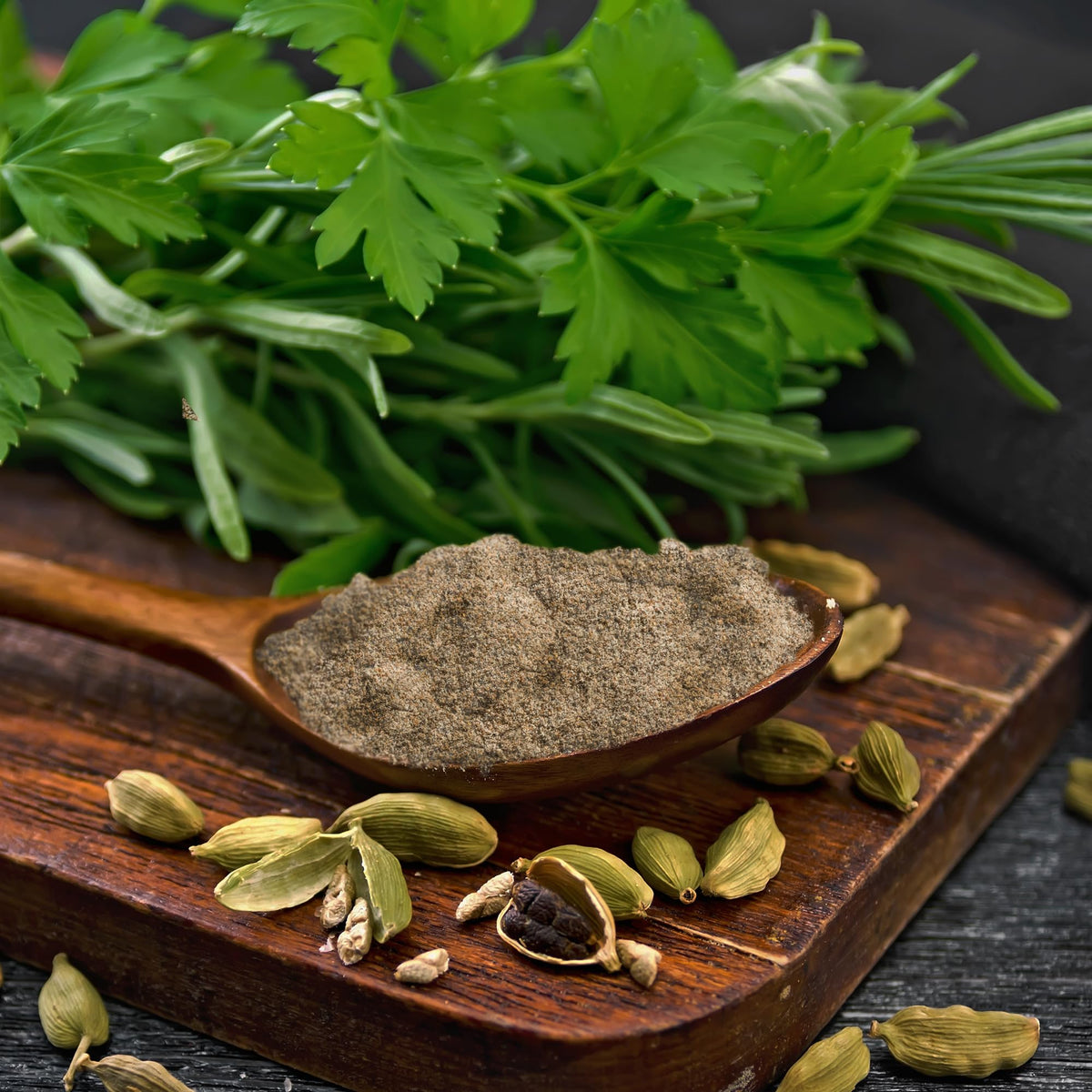 Birch & Meadow ground cardamom close-up, aromatic with spicy and fruity notes.