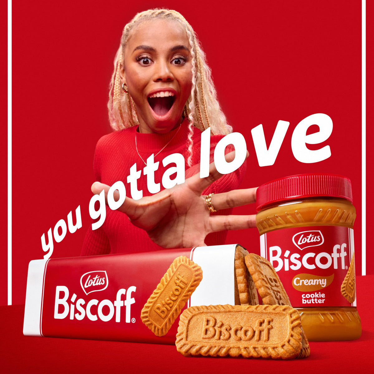Biscoff Lotus caramelized cookies show a crunchy texture ideal with coffee
