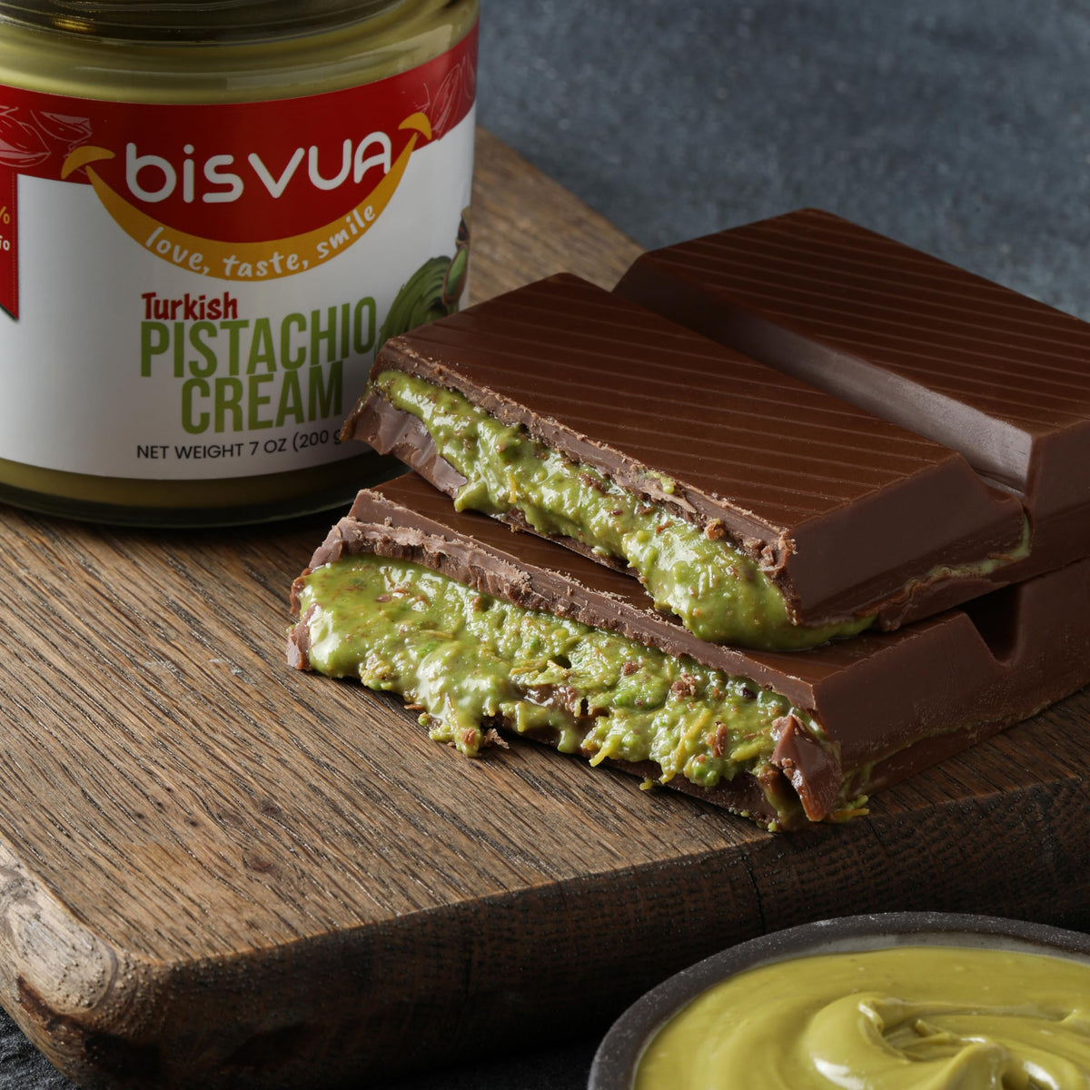 Bisvua Pistachio Cream with Dubai Chocolate Bar pairing