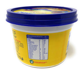 Blue Band Original Margarine spread-knife depicts easy, even spreading.