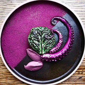 Bluechai Red Cabbage Powder closeup highlights natural powder texture.