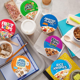 Blunon Cereal Cups Frosted Flakes crunch ideal for busy mornings.
