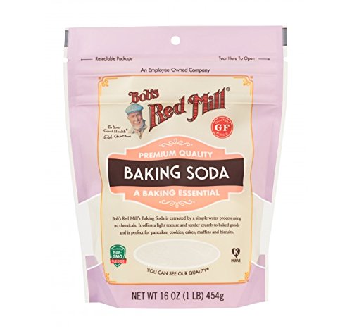Bob's Red Mill Pure Baking Soda 450g pack for baking and home cleaning.